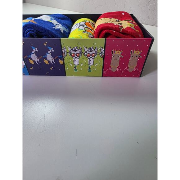 LLAMA DRAMA Crew Socks Gift Box Assorted Designs 6 Pairs Cozy - NEW - Picture 7 of 12